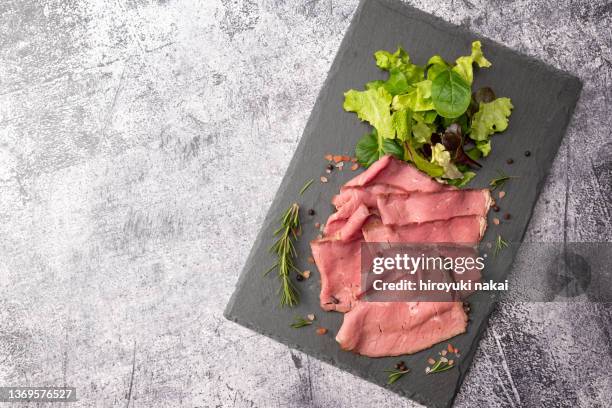 roast beef - arrosto di manzo foto e immagini stock