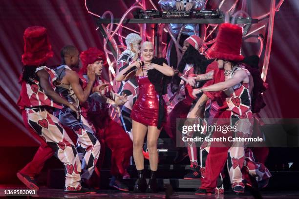 Anne Marie O2 Rugby 1,428 Anne Marie O Stock Photos, High-Res Pictures, and Images - Getty ...