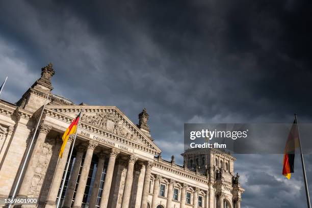 reichstag building with dramatic clouds (deutscher bundestag, berlin/ germany) - reichstag photos et images de collection