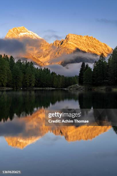 lei de palpuogna, albula pass, canton of graubuenden, switzerland - alpenglow - fotografias e filmes do acervo