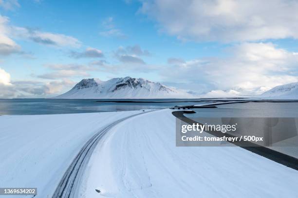 tthis is the way,scenic view of snowcapped mountains against sky,iceland - landslag imagens e fotografias de stock