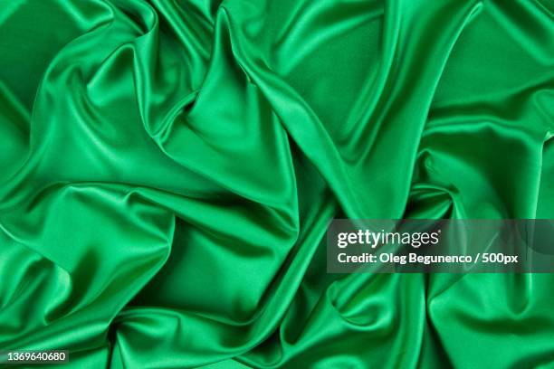 green silk cloth with soft folds,full frame shot of green fabric,moldova - lisa reyes fotografías e imágenes de stock