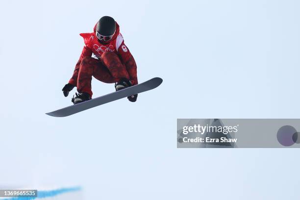 Elizabeth Hosking of Team Canada performs a trick during the Women's Snowboard Halfpipe Final on Day 6 of the Beijing 2022 Winter Olympics at Genting...