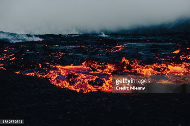 glowing magma iceland lava landscape fagradalsfjall volcano - volcano imagens e fotografias de stock