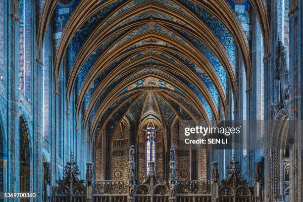 indoors view and the ceiling of the cathedral of albi, france - cathedral ceiling stock pictures, royalty-free photos & images