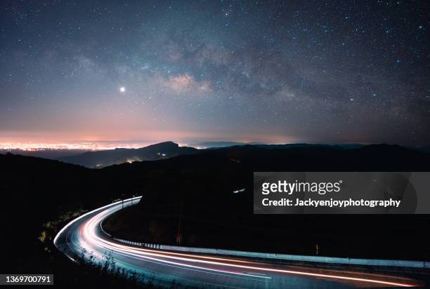 milky way star rising galaxy at night - travel boundless stock-fotos und bilder
