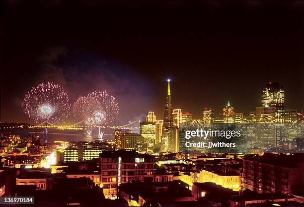 capodanno fuochi d'artificio a san francisco 2000 - millennium foto e immagini stock