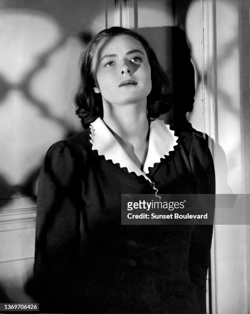 Ingrid Bergman on the set of "En kvinnas ansikte" directed by Gustaf Molander.
