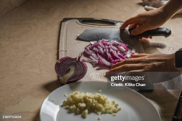 chopping food, preparing lunch - chopping garlic stock pictures, royalty-free photos & images