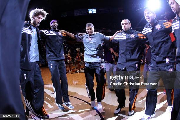 Robin Lopez, Hakim Warrick, Ronnie Price, Shannon Brown and Jared Dudley of the Phoenix Suns huddle up before the NBA game against the New Jersey...