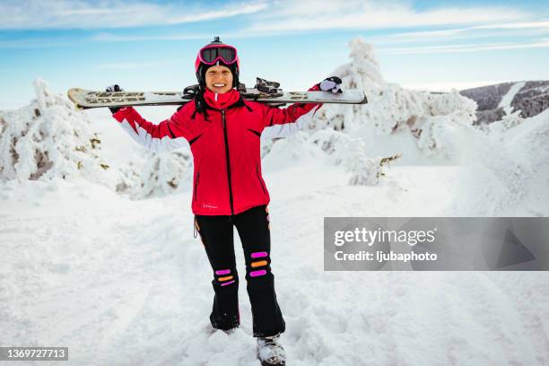 female skier - skiing helmet imagens e fotografias de stock