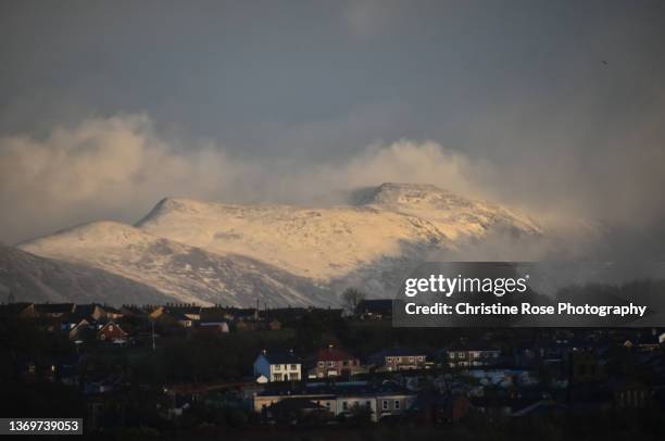 snow on the tops - whitehaven cumbria stock-fotos und bilder