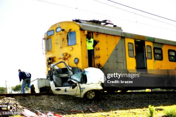 train crash - horrible car accidents stockfoto's en -beelden