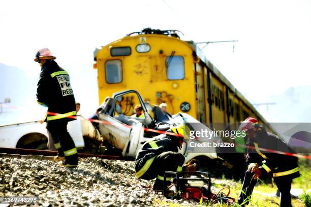 incidente ferroviario - horrible car accidents foto e immagini stock