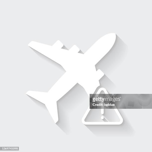 flugbeschränkung. icon mit langem schatten auf leerem hintergrund - flat design - aviation risk stock-grafiken, -clipart, -cartoons und -symbole