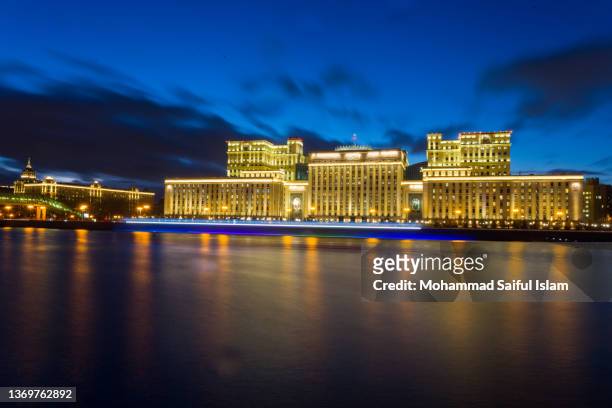 ministry of defence of the russian federation in moscow, russia at night - ministry of defence stock pictures, royalty-free photos & images