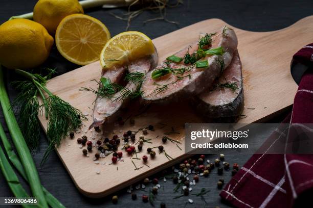 fresh fish fillet - frozen fish fillets stockfoto's en -beelden