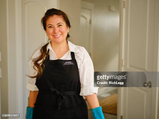 professional housecleaner at work - commercial cleaning stock pictures, royalty-free photos & images