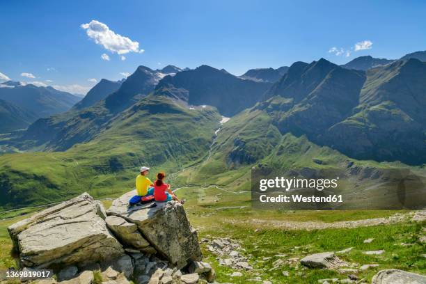 tourists on vacation at vanoise massif, vanoise national park, france - savoie fotografías e imágenes de stock