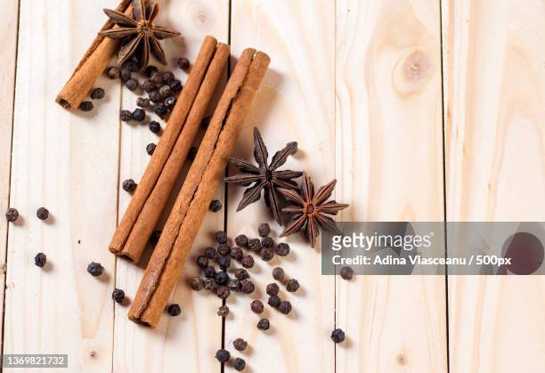spices and herbs food and cuisine ingredients - cinnamon imagens e fotografias de stock