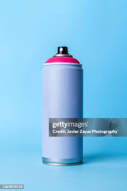 aerosol spray can on blue background - hairspray stock-fotos und bilder