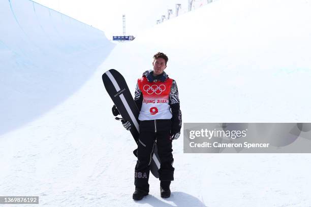 Shaun White of Team United States acknowledges spectators after finishing fourth during the Men's Snowboard Halfpipe Final on day 7 of the Beijing...