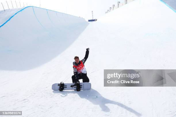 Shaun White of Team United States acknowledges spectators after finishing fourth during the Men's Snowboard Halfpipe Final on day 7 of the Beijing...