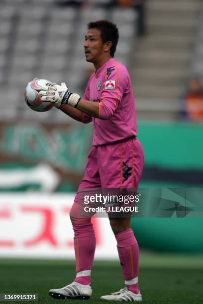 Yoichi Doi of Tokyo Verdy in action during the J.League Yamazaki Nabisco Cup Group B match between Tokyo Verdy and Shimizu S-Pulse at Aijnomoto...