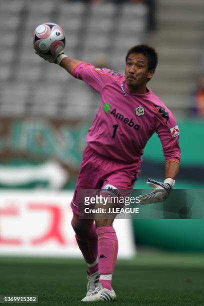 Yoichi Doi of Tokyo Verdy in action during the J.League Yamazaki Nabisco Cup Group B match between Tokyo Verdy and Shimizu S-Pulse at Aijnomoto...