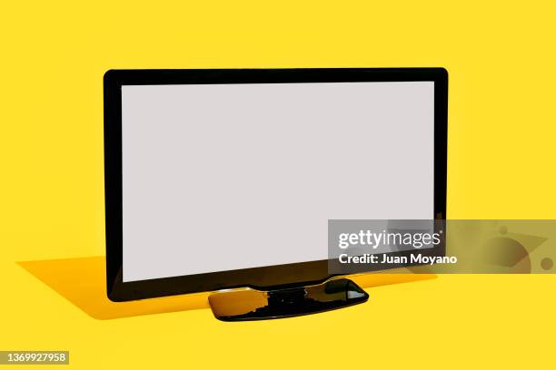 blank flat screen television set - lcd tv stock pictures, royalty-free photos & images