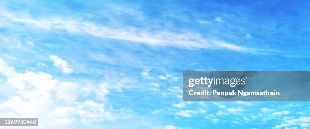 cloudy in the blue sky natural background beautiful nature environment space for write - 高層雲 個照片及圖片檔