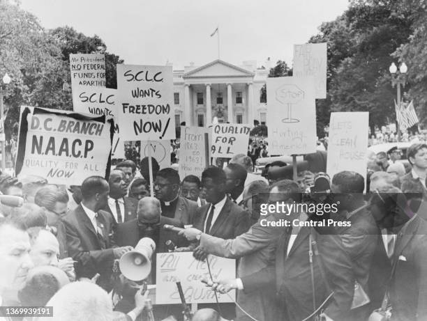 Bishop Smallwood Williams delivers a prayer during a civil rights movement demonstration in front of the White House, Washington DC, US, 18th June...