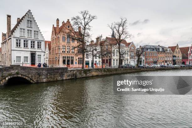 traditional houses in bruges - bruge stock-fotos und bilder