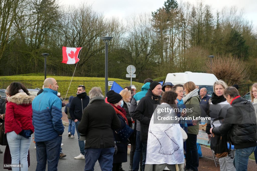 France's Motorists Inspired By Ottowa 'Freedom Convoy' Protest Defy Ban To Converge In Paris