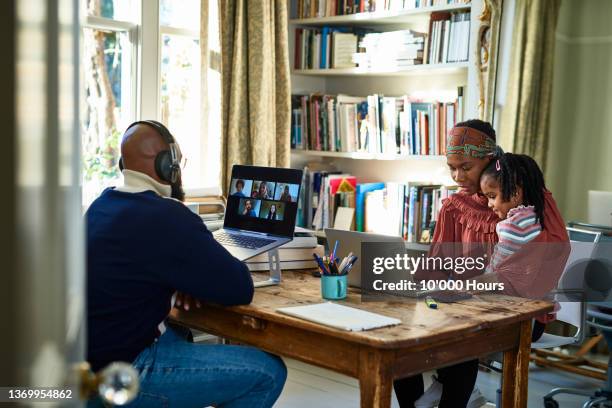 two black parents with their young child working in home office - work from home fotografías e imágenes de stock