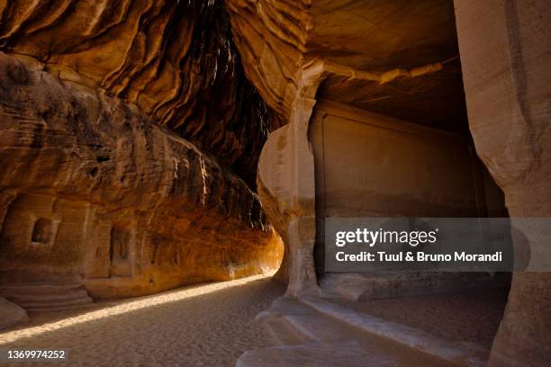 saudi arabia, alula nabatean tomb - al ula saudi arabia stockfoto's en -beelden