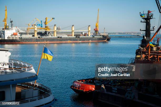 pavillon ukrainien au port d’odessa, ukraine - odessa ukraina photos et images de collection