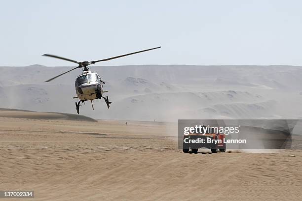 Robbie Gordon of the USA drives his Hummer on stage thirteen of the 2012 Dakar Rally from Nasca to Pisco on January 14, 2012 in Pisco, Peru.