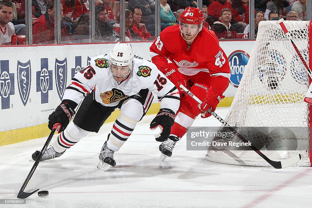 Chicago Blackhawks v Detroit Red Wings