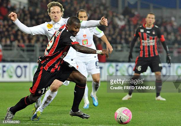 Brest's Czechian midfielder Mario Licka vies with Nice's French forward Franck Dja Djedje during the French L1 football match Brest vs Nice at the...