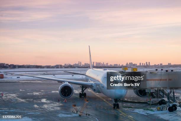 airplane with passenger boarding bridge - jet tarmac stock pictures, royalty-free photos & images