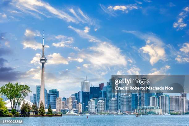 toronto skyline - toronto ストックフォトと画像