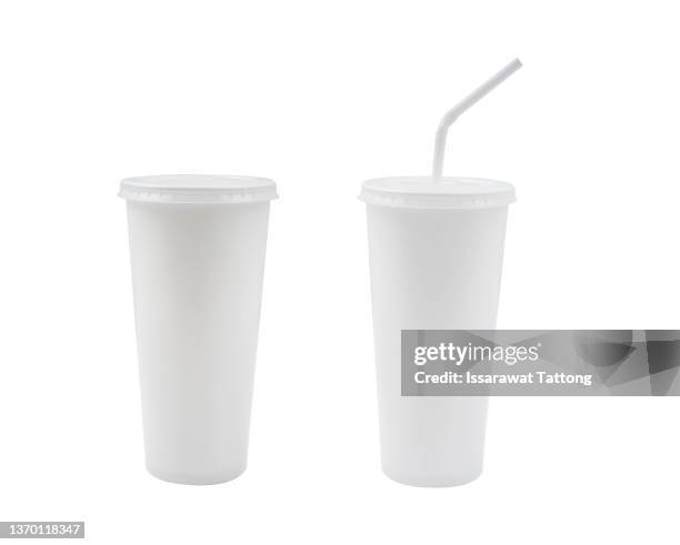 real paper coffee cup isolated on white background. - straw stock-fotos und bilder