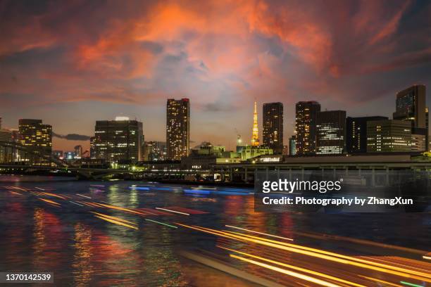 tokyo cityscape over sumida river at sunset, japan. - kachidoki tokyo stock pictures, royalty-free photos & images