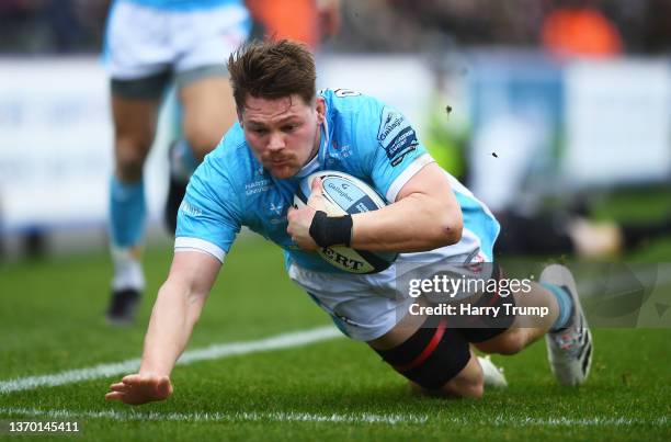 Freddie Clarke of Gloucester Rugby goes over to score their sides first try during the Gallagher Premiership Rugby match between Exeter Chiefs and...