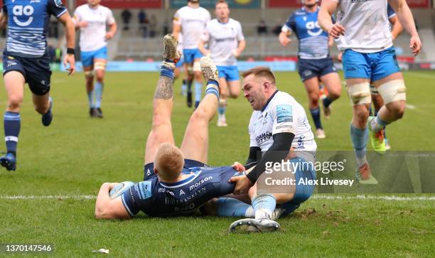 Arron Reed of Sale Sharks touches down to score their second try during the Gallagher Premiership Rugby match between Sale Sharks and Worcester...