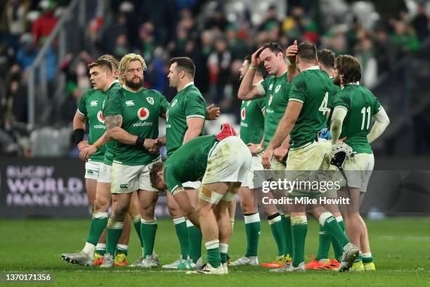 Ireland players look dejected after they lose during the Guinness Six Nations match between France and Ireland at Stade de France on February 12,...