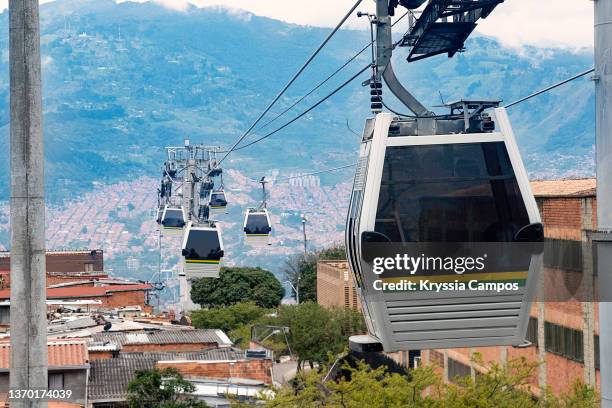 cable car railway gondola in colombia - metro cable cars - metro medellin stock pictures, royalty-free photos & images