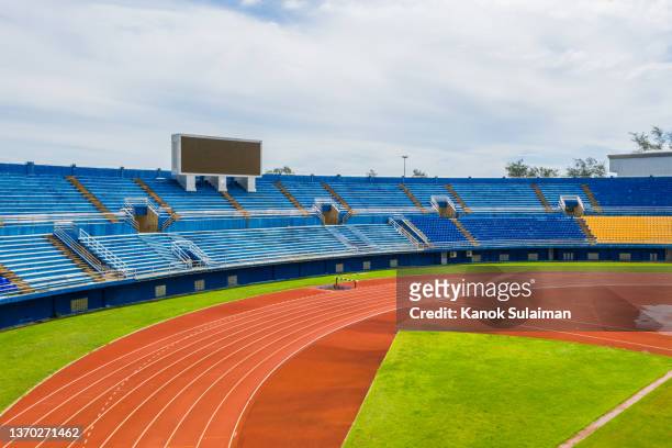 aerial view of sports venue with soccer field and running track. - club soccer photos et images de collection