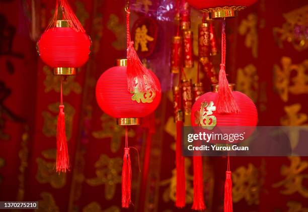 chinese red lantern. the traditional red lanterns for sale. - buddhist new year photos et images de collection